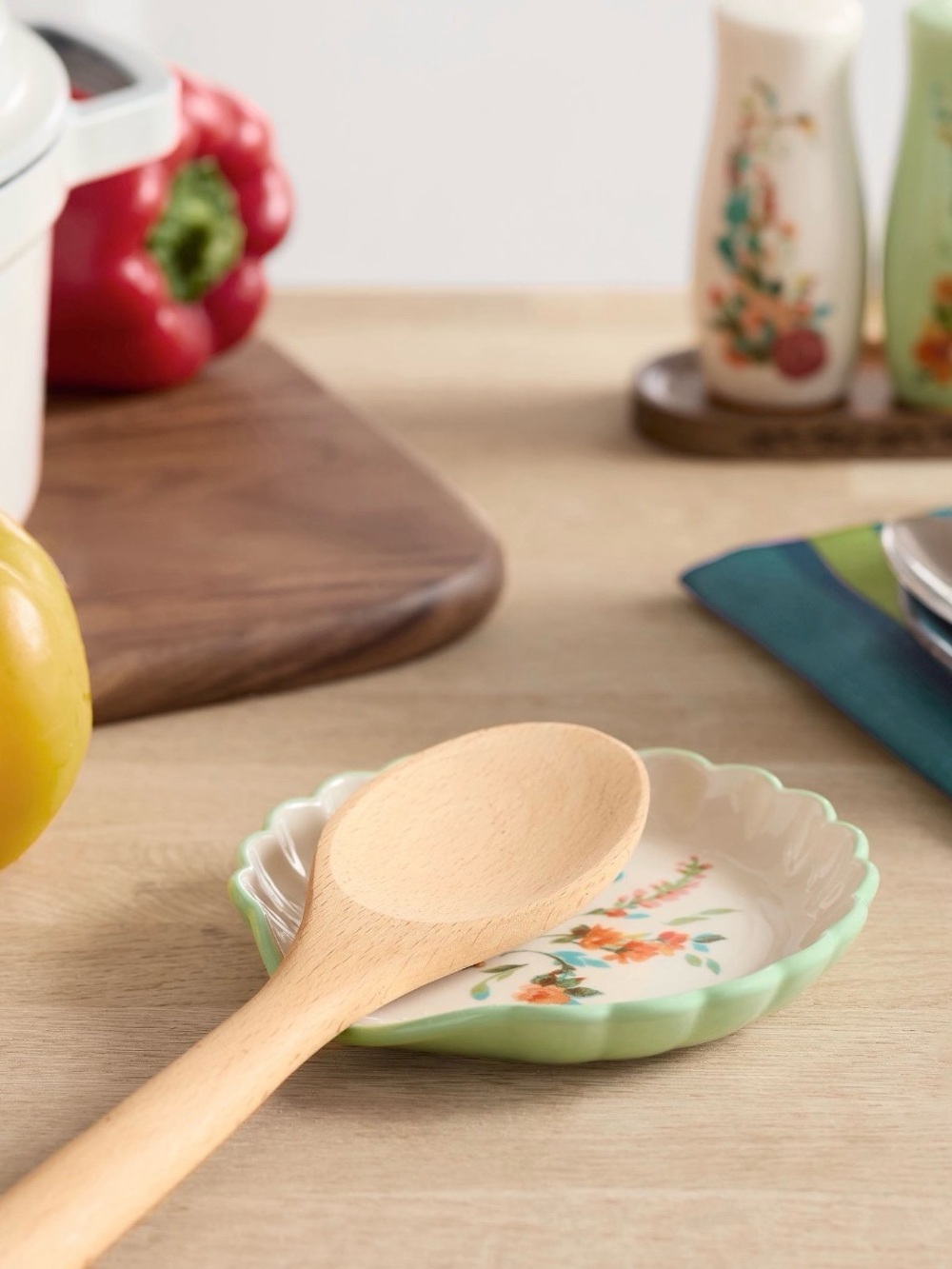 The Pioneer Woman Painted Meadow Scalloped Spoon Rest
